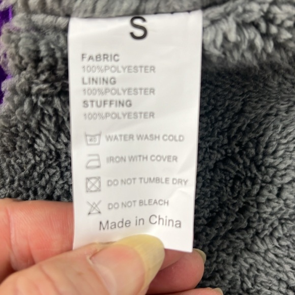 Purple with grey lining dog jacket size small. Has 2 velcro straps. Pocket front - Picture 5 of 5